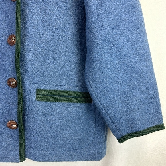 Reine Schurwolle 100% Pure New Wool Women’s Coat with beautiful floral buttons - Picture 11 of 12